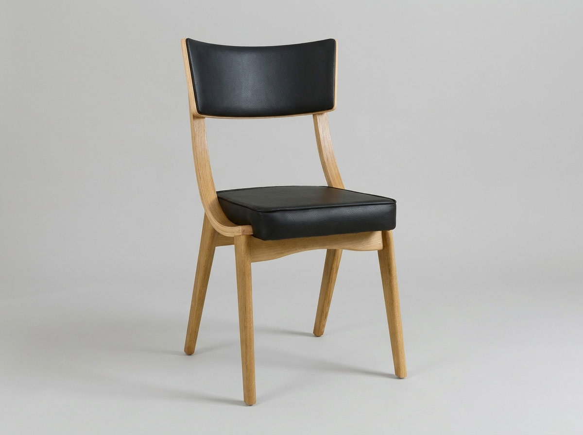 Restaurant bistrostoel massief hout Karabag stoelbekleding kunstleer zwart